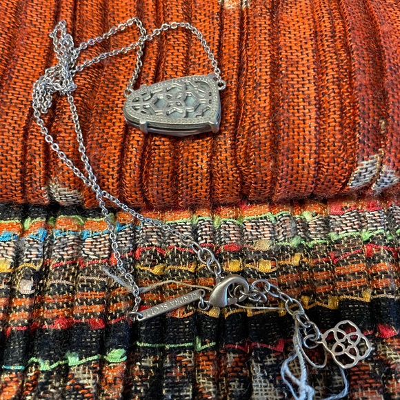 Kendra Scott MOP Isla Necklace - Picture 2 of 5